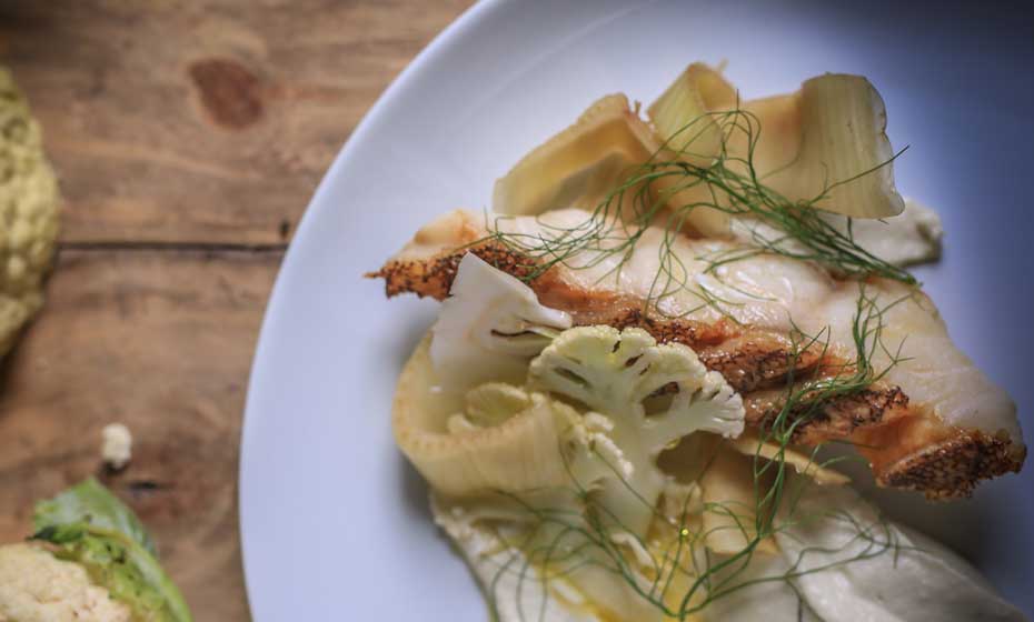 Levinho: peixe do dia tem purê de couve-flor e erva-doce