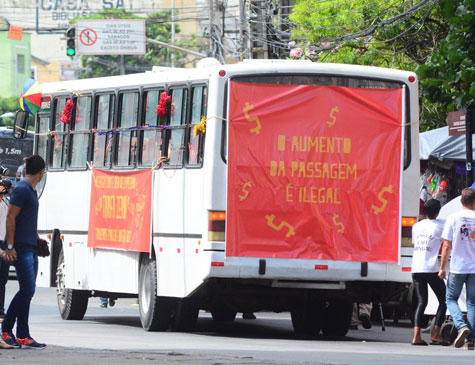 'Eu acho é caro': ônibus circula sem cobrar tarifa