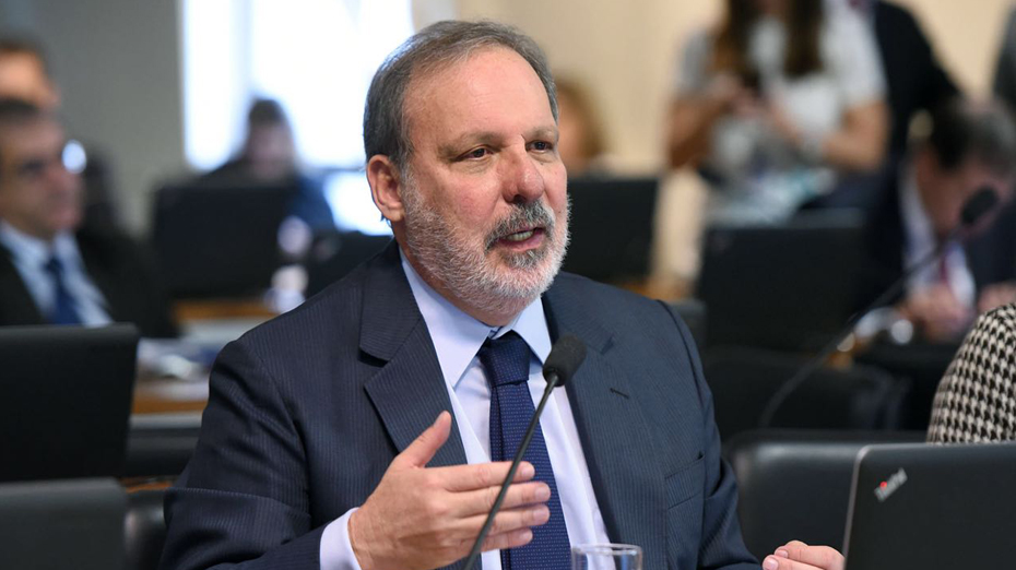 Armando Monteiro é senador pelo PTB