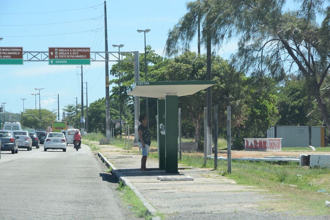 Parada de ônibus que o criminoso desceu com a vítima