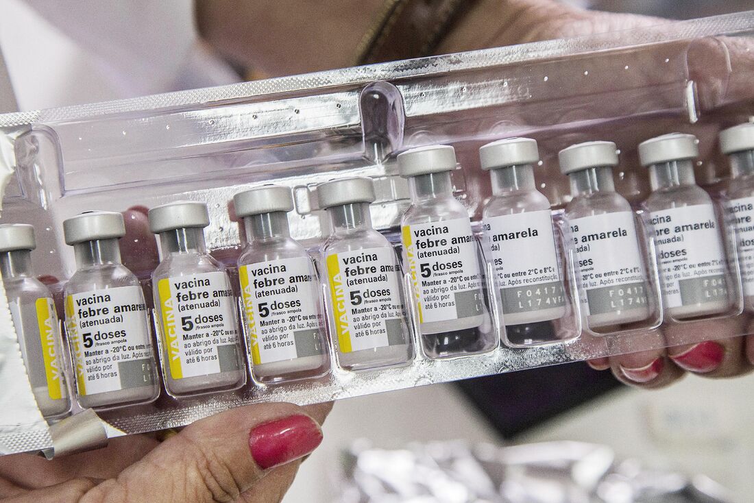 Vacinas de febre amarela