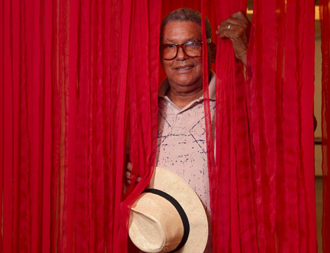 José de Moura criou a parte literária do projeto em coautoria com o dramaturgo baiano Romualdo Lisboa