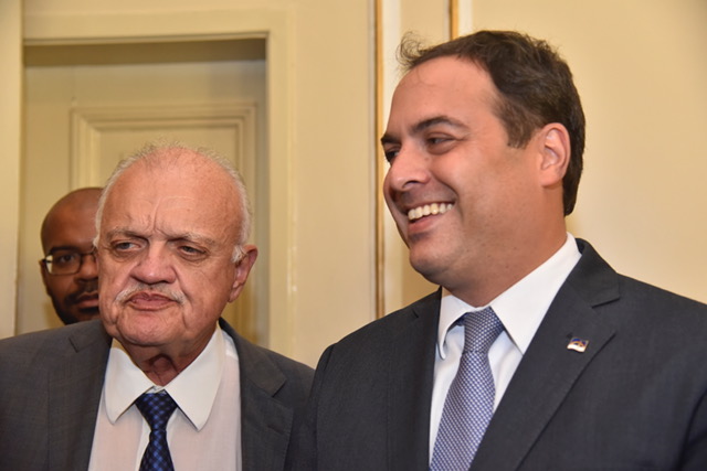 O presidente da Alepe, Guilherme Uchoa e o governador