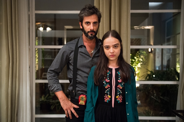 Vinicius (Flavio Tolezani) e Laura (Bella Piero), em 'O Outro Lado do Paraíso'
