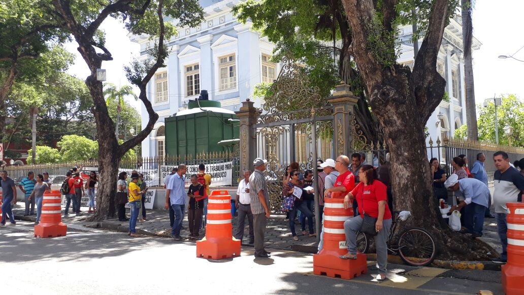 Servidores em estado de greve