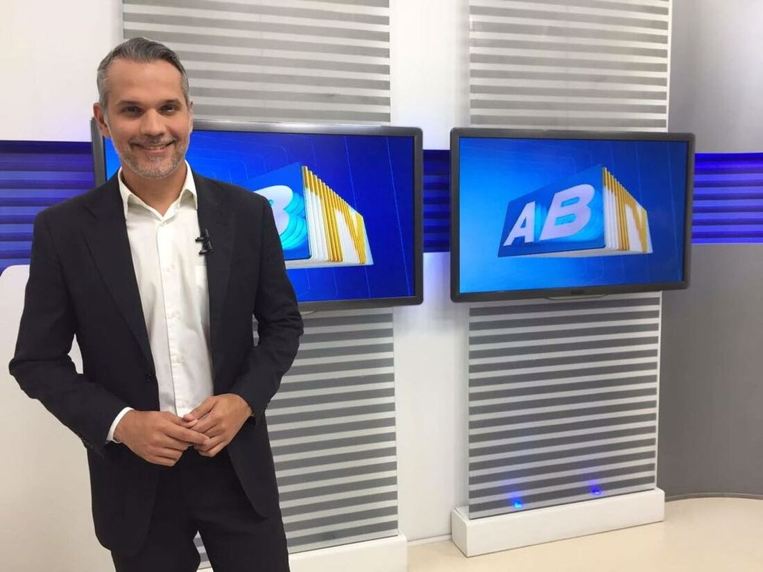 Alexandre Farias, apresentador de telejornal em Caruaru, foi atingido por bala perdida na cabeça