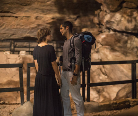 Na trama, Maria (Alice Wegmann) se apaixona por Hermano (Gabriel Leone)