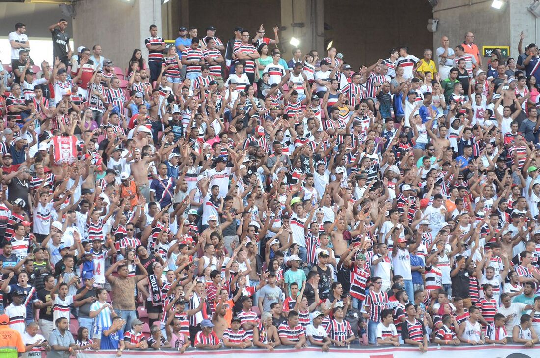 Torcedores do Santa Cruz  na Arena de Pernambuco, em 2018