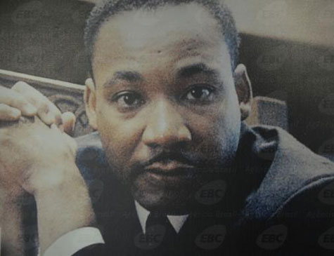 Martin Luther King foi assassinado. Ele foi um dos principais defensores dos direitos civis dos negros nos Estados Unidos 