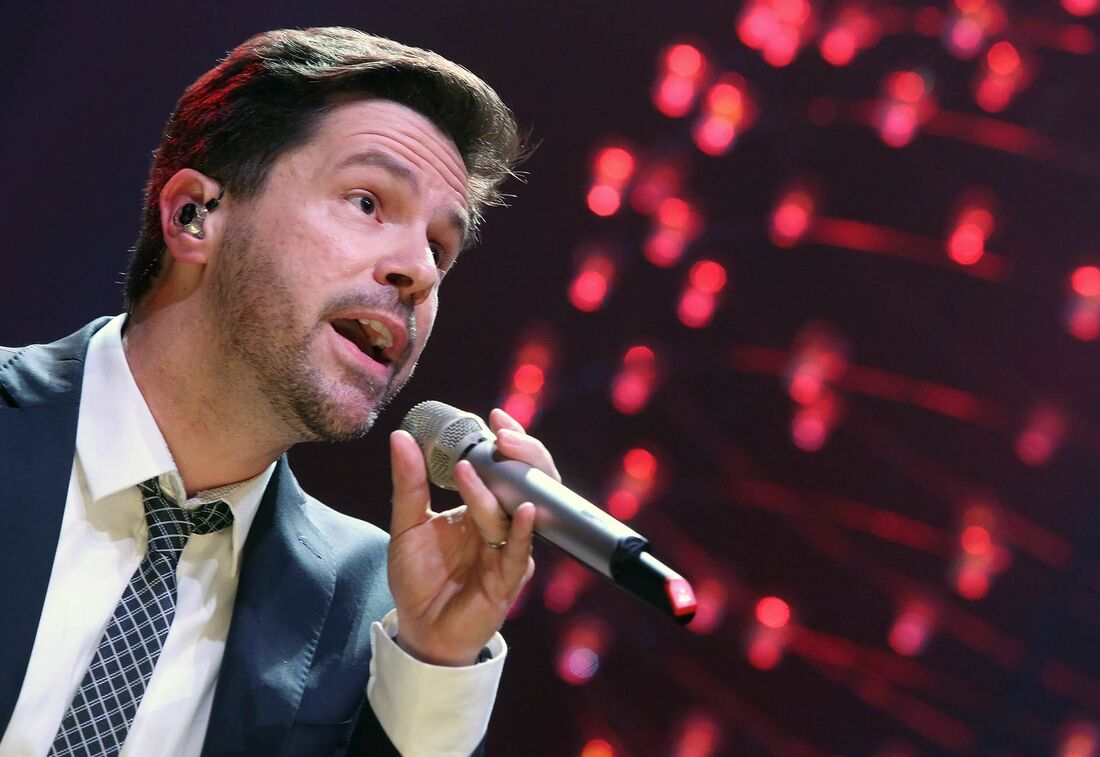 Pedro traz um show intimista com a sua música atemporal, pop e clássica