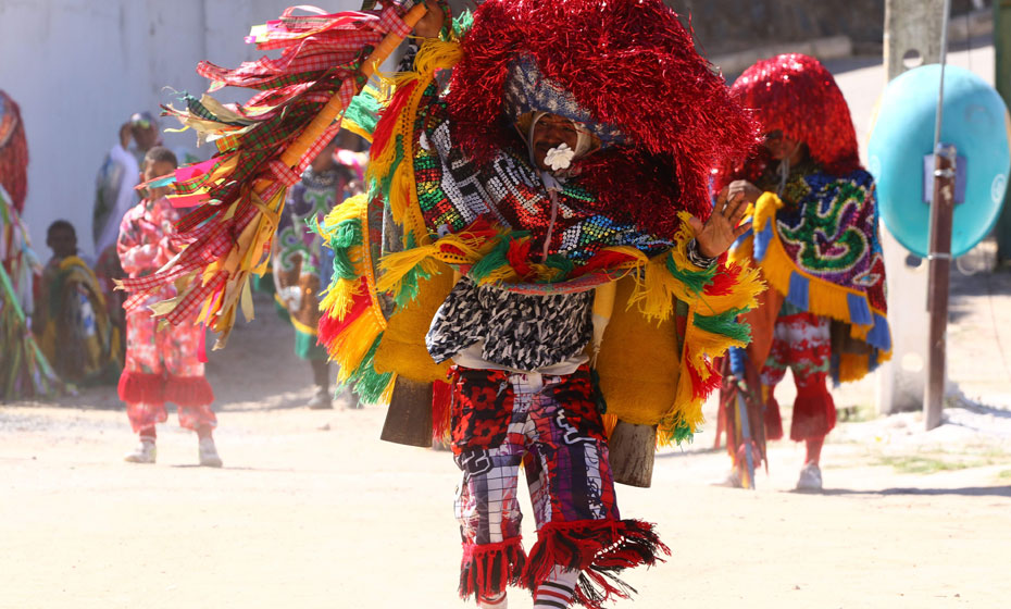 Caboclo de lança do Maracatu Piaba de Ouro