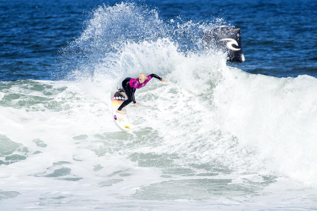 Surfista brasileira Tatiana Weston-Webb