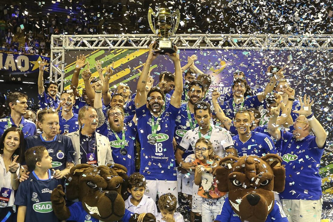 Time do Sada Cruzeiro comemora hexacampeonato da Superliga
