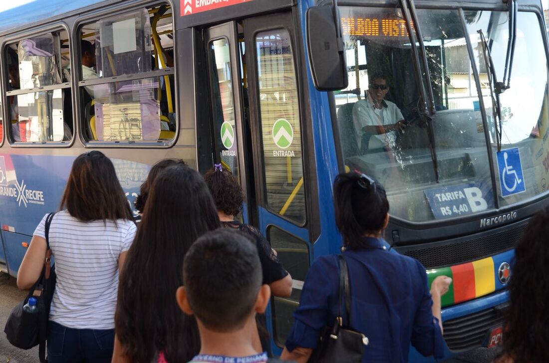 A alta dos combustíveis causou demora na espera por ônibus