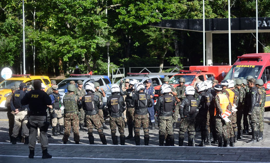 Operação percorre BR-101 para retirar bloqueios