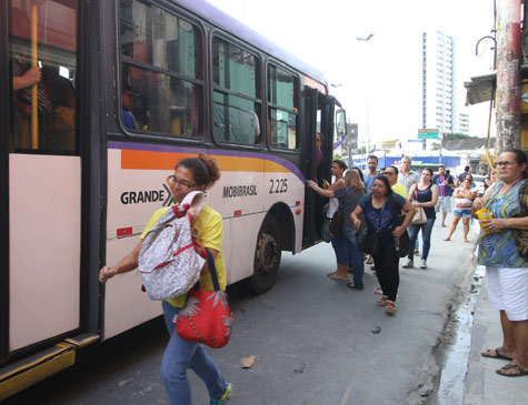 Linhas de ônibus que circulam no Largo da Encruzilhada sofrem alteração