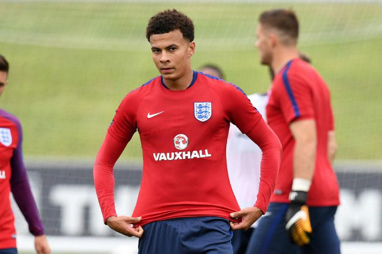 Dele Alli durante treino da Inglaterra