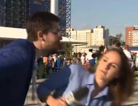 Repórter Julia Guimarães é assediada na Rússia