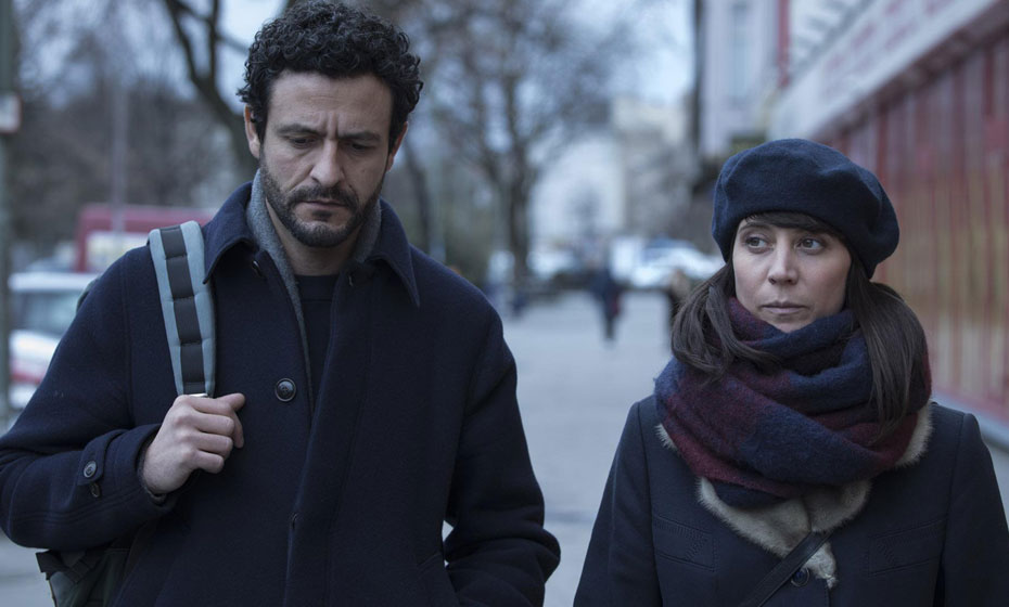 "Les Distàncies", dirigido por Elena Trapé, traz o tema da imigração dos jovens catalães à raiz da crise