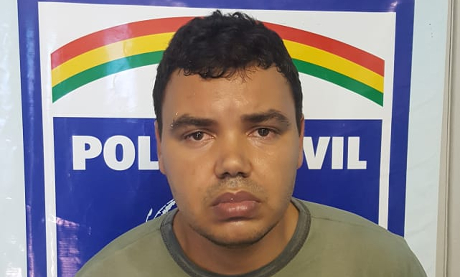 Robson da Silva Simões estava baixando em uma lan house fotos e vídeos no momento da prisão 