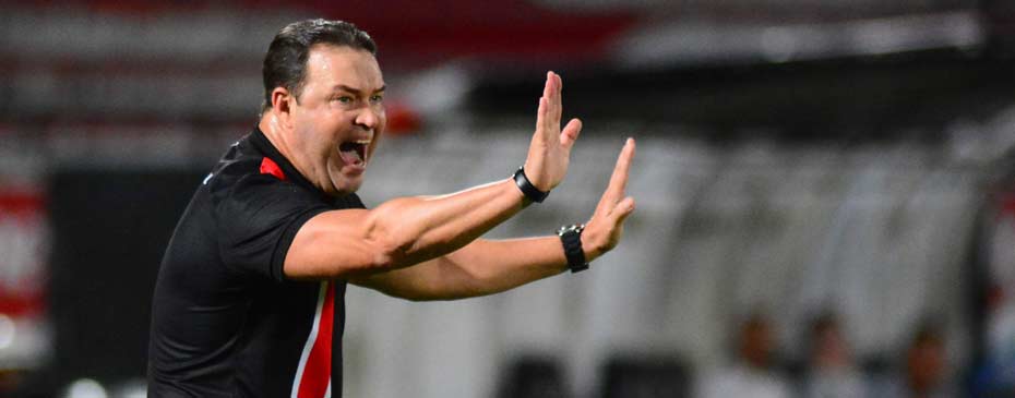 Roberto Fernandes cobra reflexão do elenco do Santa Cruz Folha PE