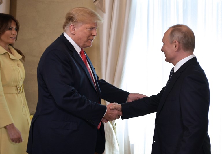 Trump e Putin se encontram em cúpula bilateral histórica