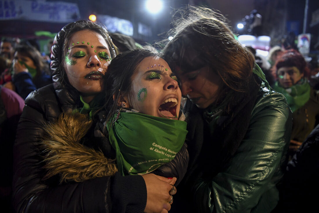 Mulheres prometem dar continuidade à luta pela legalização do aborto na Argentina