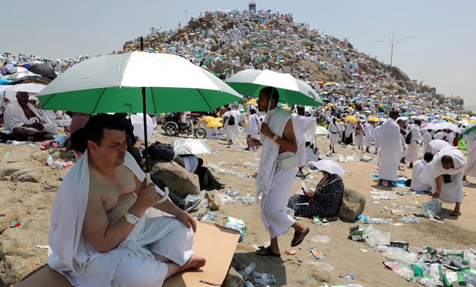 Peregrinos muçulmanos se reúnem no Monte Arafat