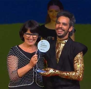 Almério recebendo oprêmio