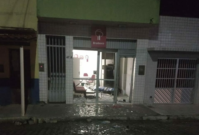 Posto do Bradesco de Ibirajuba foi alvo de explosão
