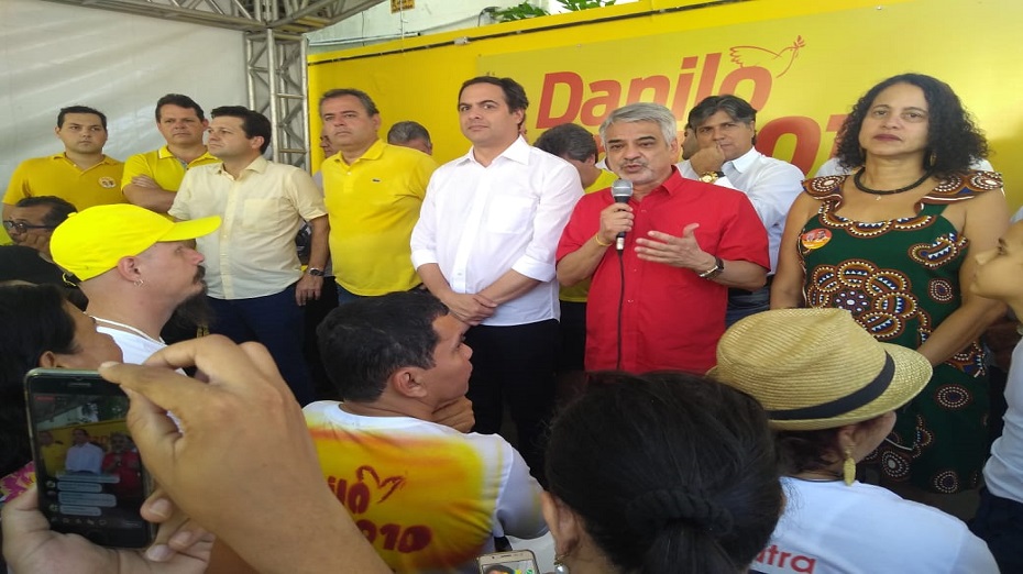 Humberto Costa esteve presente a mais um ato da Frente Popular