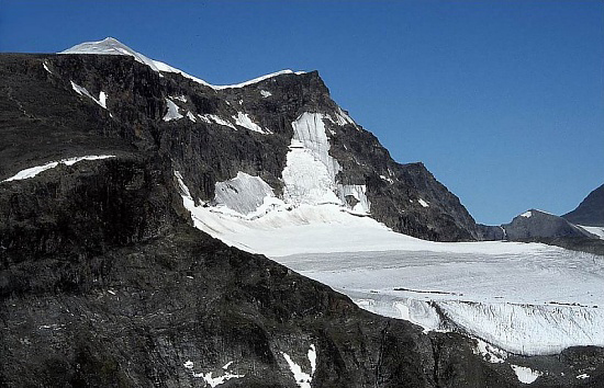 Gegeleira no extremo sul da montanha Kebnekaise, está derretendo devido às altas temperaturas do Ártico