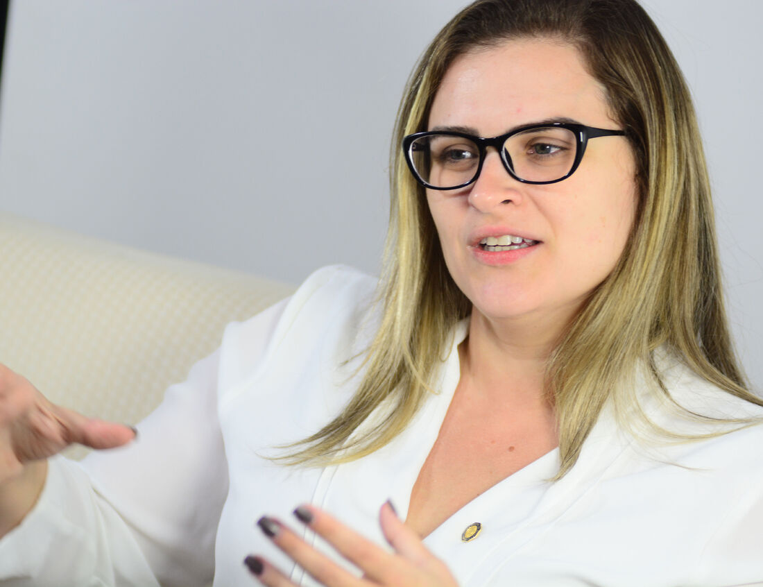 Deputada federal Marília Arraes (PT) defende sua candidatura do PT no Recife