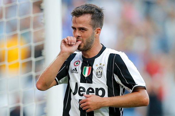 Pjanic renovou com a Juventus até 2023