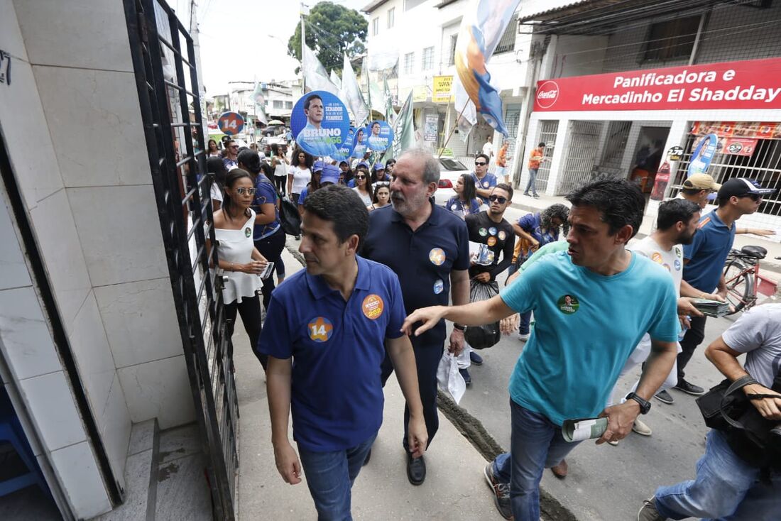 Coligação 'Pernambuco Vai mudar' visita o Ibura