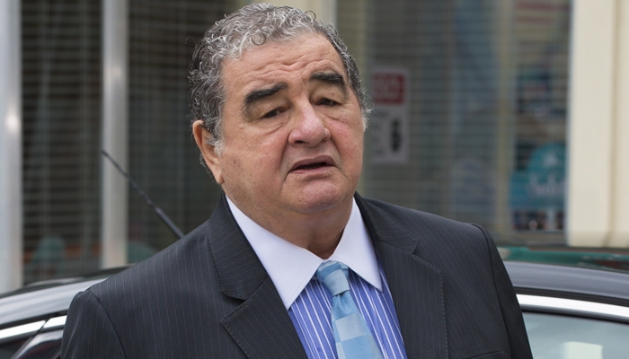 O ator teve que adiar a peça que irá estrear nesta sexta (21)