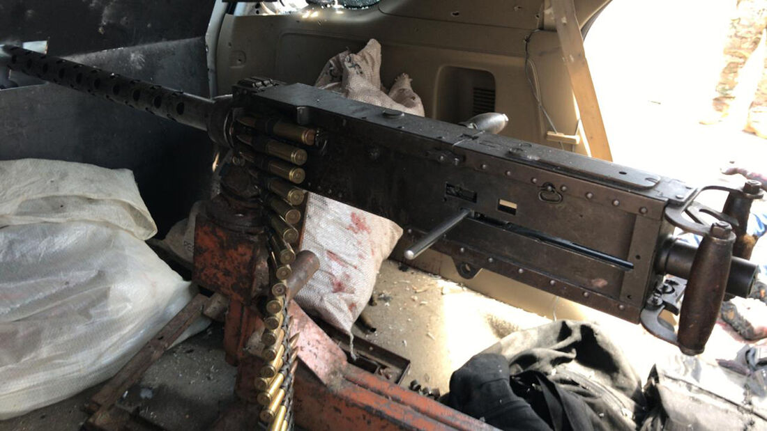 Armamento pesado foi encontrado com os criminosos que tentaram assaltar, ontem, um avião de transportadora de valores 