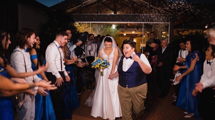 Ana Vilela com a Madô, que entrou vestida de noiva