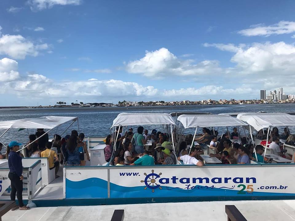 O passeio de Catamaran integra o roteiro do projeto Olha! Recife