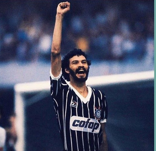 Sócrates foi nome importante na democracia corinthiana na década de 80