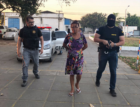 Presos estão sendo levados para a Delegacia de Limoeiro