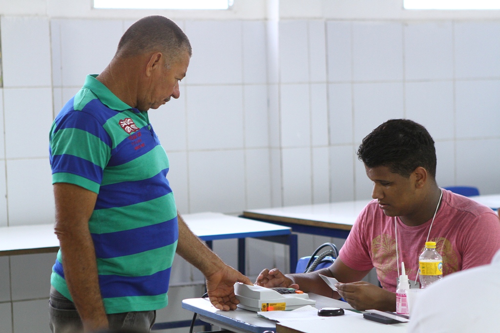 Todo eleitor a partir dos 18 anos em situação regular pode ser convocado para trabalhar no dia da votação