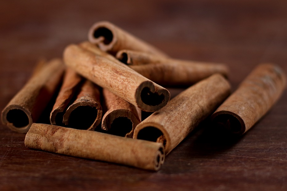 Canela é ingrediente típico de preparos doces