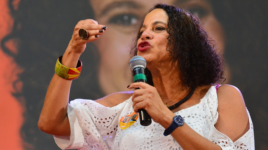 A deputada federal Luciana Santos (PCdoB), vice-governadora eleita, questionou a institucionalidade do encontro