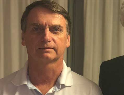 'Estou dando continência para o coronel, mas quem vai mandar no Brasil serão os capitães', afirmou Bolsonaro