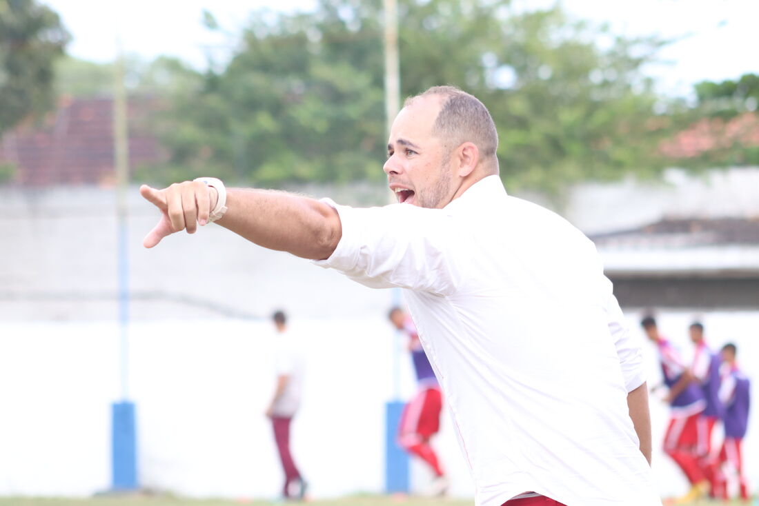 Adriano Souza, técnico do sub-20