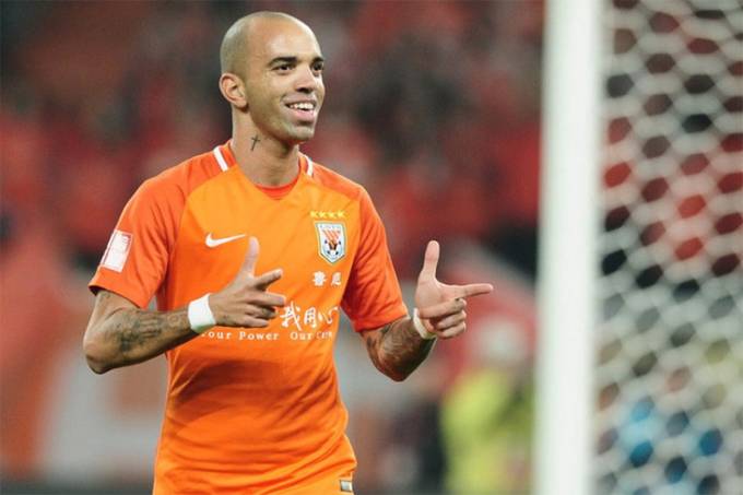 Diego Tardelli foi suspenso por uma partida 