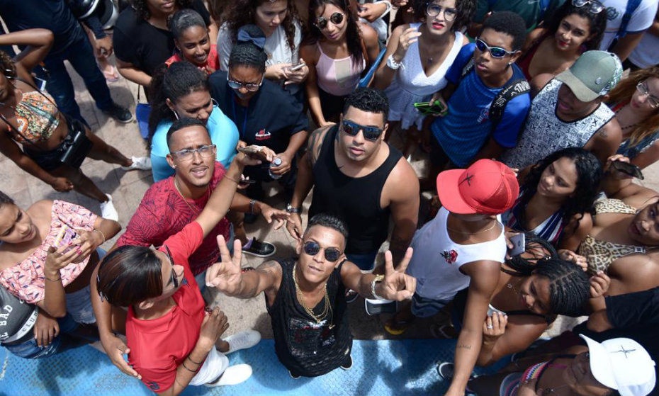 MC Troia grava clipe no Marco Zero