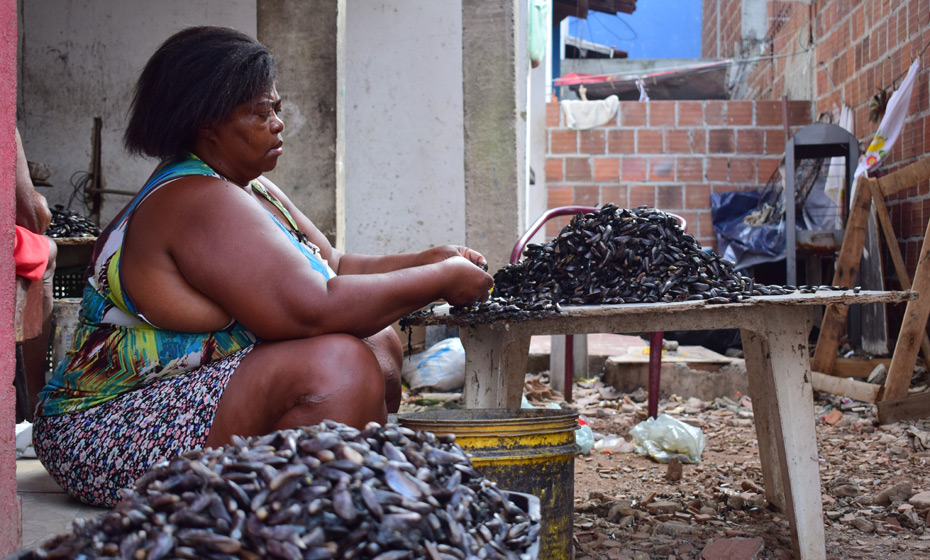 Dona Edilene, marisqueira da Ilha de Deus 