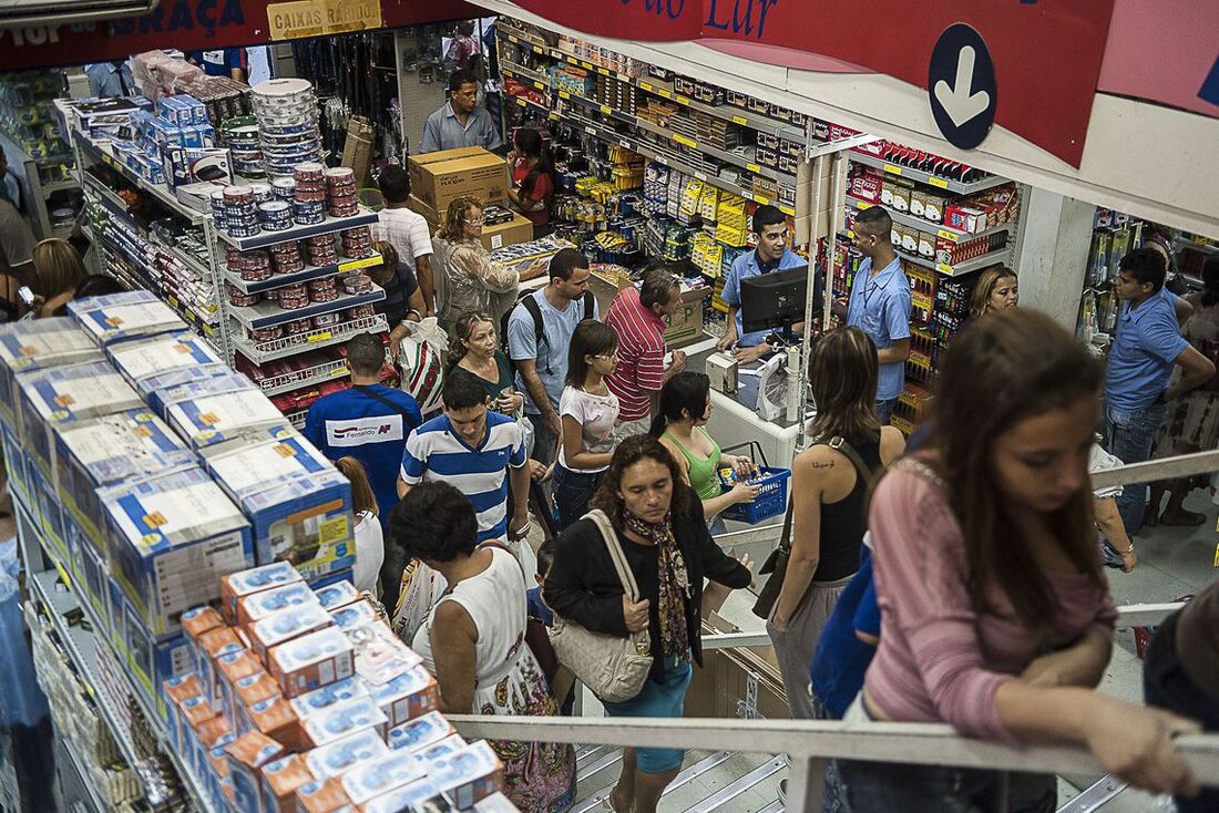 O comércio é o ramo de atividade que encontra mais dificuldades na obtenção de mercadorias